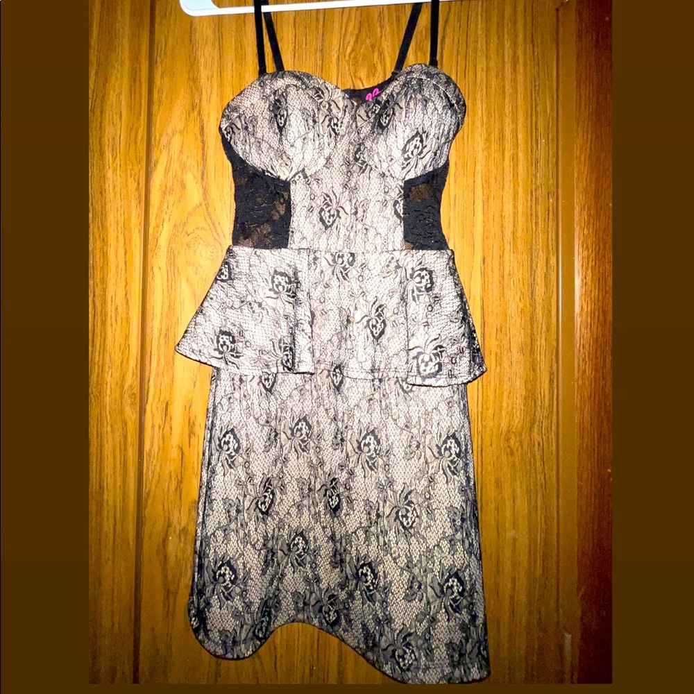 2N BEBE - Spaghetti strap mini dress